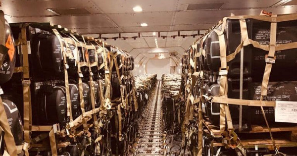 130 тона военна помощ от СЪЕДИНЕНИТЕ щати пристигнаха в Украйна