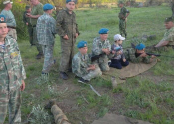 Във временно окупираните територии руснаците включват украински тийнейджъри във военни действия