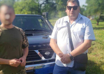 Жител на Соснивка даде на парашутците от 80-та бригада собствения си джип