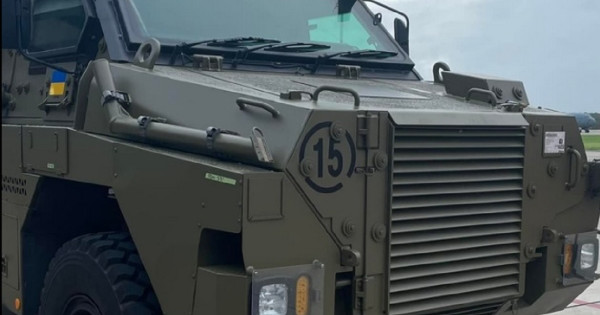 Австралия ще предостави на Украйна още 20 бронирани автомобила Bushmaster