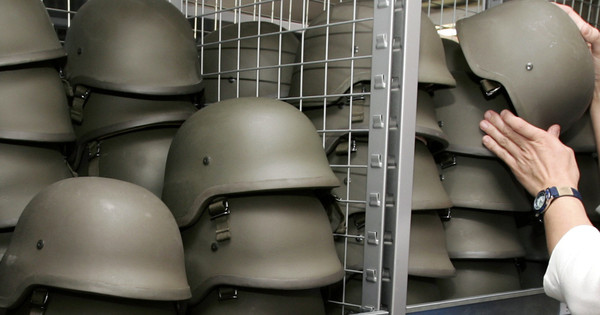 Германия ще снабди Украйна с 5 хиляди тона. военни защитни каски
