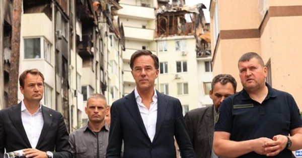 Холандия ще предостави на Украйна модерни тежки оръжия, гаубци и бронирани автомобили