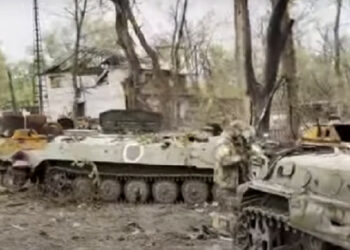 Мрежата публикува видео от мястото, където въоръжените сили на Украйна унищожиха колона от руско оборудване