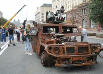 На Khreshchatyk е исложен "парад" на разрушена руска военна техника. Снимка на деня