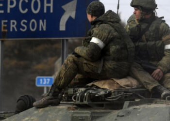 Окупаторът копае гражданска инфраструктура в Херсон – разузнаване