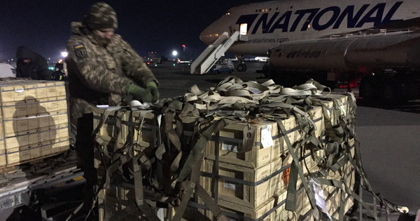 Още два самолета с оръжия от САЩ кацнаха в Киев