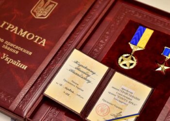 Президент награждава 12 военнослужещ със званието Герой и разказва историите им за война