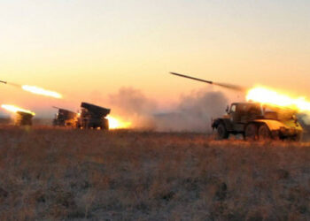 Руснаците дърпат артилерията към линията на контакт в Донбас