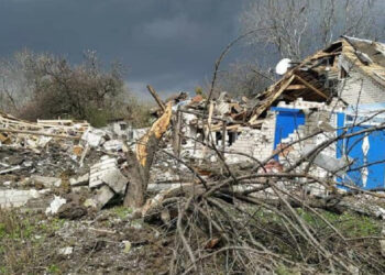 Руснаците обстрелват спортния комплекс в Кремина и град Золот в района на Луганск, има мъртви