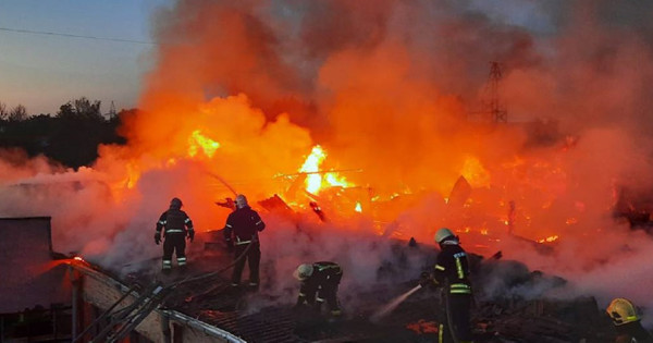 Руснаците унищожиха училищната сграда в Харков