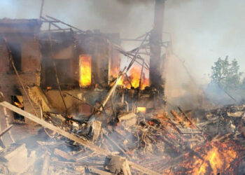 Руснаците в района на Луганск бомбардираха училище, където цивилни се криеха от обстрел (снимка)