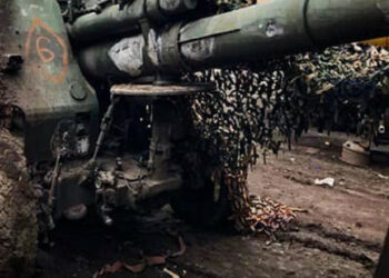 Украински военни улавят вражески оръжия и бронирани носители на персонал