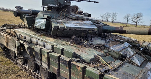 Украински военни в регион Херсон отнеха два руски танка и противовъздушна пушка