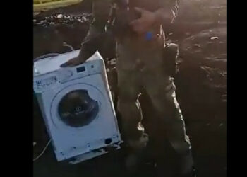 Украинските военни намериха пералня в окопите на руснаците. Любопитство на деня