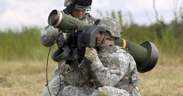 Украйна ще получи партида javelin ATGM тази година, казва Кулеба