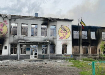 В района на Донецк руска ракета удари жилищна сграда, убивайки две деца