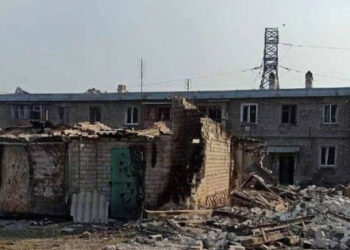 В района на Луганск спасителите не могат да освободят хора, които се оказват под развалините