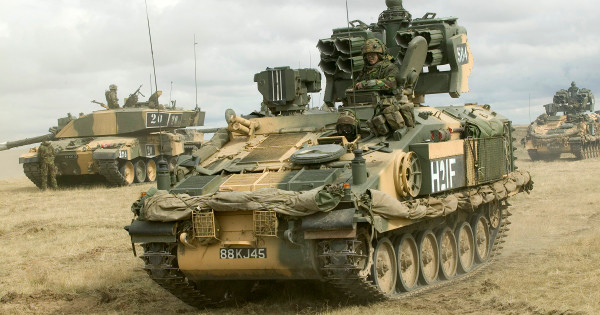 Великобритания ще изпрати бронирани ракетни установки "Стормър" в Украйна