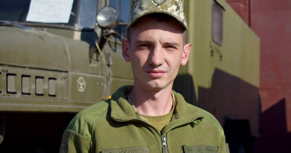 Войник в района на Миколайв покри своя друг от експлозия на граната
