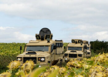 Фондация "Върни се жив" предаде 11 бронирани коли на защитниците на Мариупул