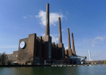 Индустрията се съкращава поради високите цени на газа в Европа, казва Bloomberg