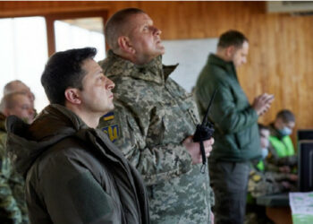 Повечето украинци не вярват в конфликта между политическото и военното ръководство на страната