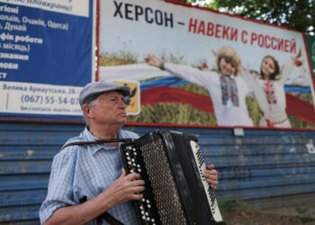 Руснаците доведоха хора от Ростов и Крим на "референдум" в Херсон