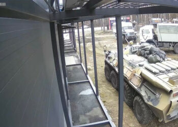 Служители на реда публикуваха видео с руски стрелби на коли в Гостомел