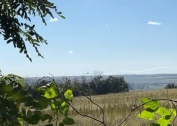 Украински парашутизатори от системата за въздушна отбрана Igla свалиха два руски самолета за атака (видео)