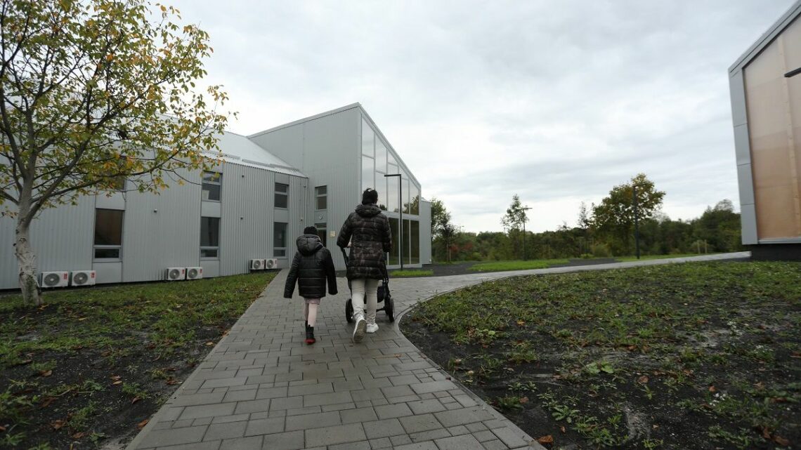 Как жените с деца и бременни жени, които са напуснали домовете си заради войната, живеят в Лвов