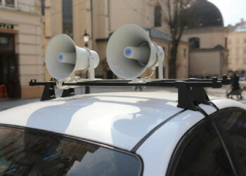 Автомобили с високоговорители ще докладват въздушна аларма в Лвов