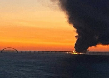 "Кой, ако не и вие, ще изгори мостове?" реакцията на социалните мрежи към разрушаването на Кримския мост