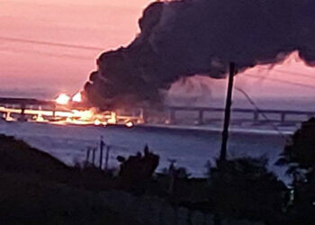 Силна експлозия се случи на кримския мост близо до Керч