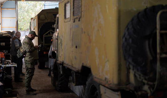 Украйна стартира проект за възстановяване на камиони за армията