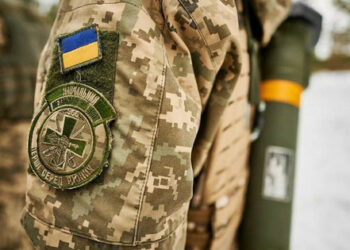 Зеленонски отмени есенната военна служба и отложи демобилизацията