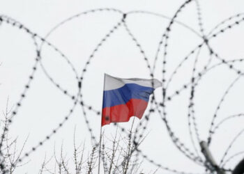 Зеленски наложи санкции срещу руските олигарси и роднините на Путин