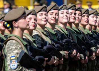 Зеленски подписа закон за доброволната военна регистрация на жени