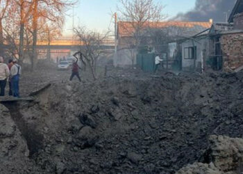 Появиха се снимки на последиците от ракетен удар по предградията на Лвов