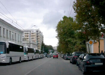 В Крим окупаторите започнаха да раздават призовки на наборниците под подписа