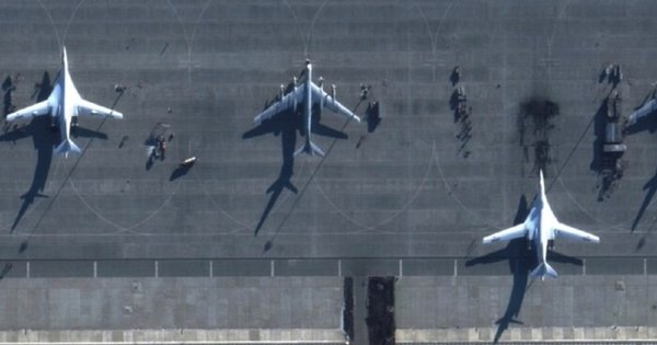 Експлозии на летища в Русия показват проблеми с противовъздушната отбрана – британското разузнаване