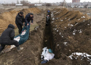 От март насам в Мариупол са открити над 10 хиляди нови гроба