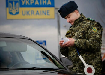 Правителството планира да позволи на наборните мъже да пътуват в чужбина