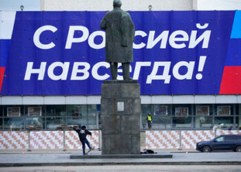 Русия населява окупираните територии на Донбас със свои граждани, – InformNapalm