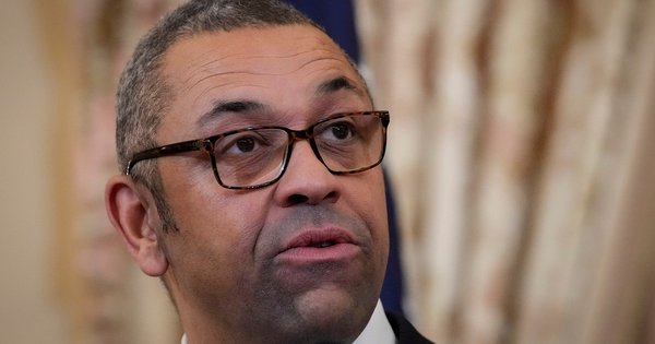 Великобритания ще предостави на Украйна над 200 бронирани машини