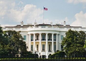 Белият дом съветва Украйна да подготви контраофанзива сега, заяви Politico