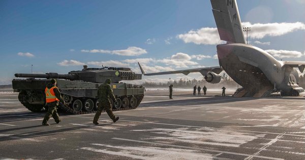 Първият танк Leopard 2 от Канада е изпратен в Украйна