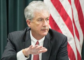 Русия предложи на Иран помощ в ракетна програма в замяна на оръжия, заяви ЦРУ