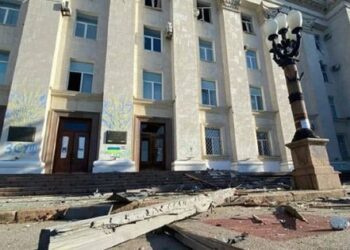 Руските войски удариха сградата на администрацията в Херсон