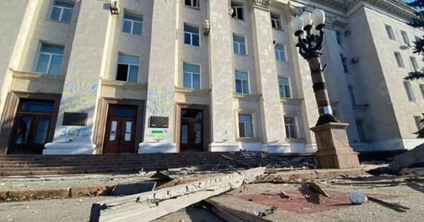 Руските войски удариха сградата на администрацията в Херсон