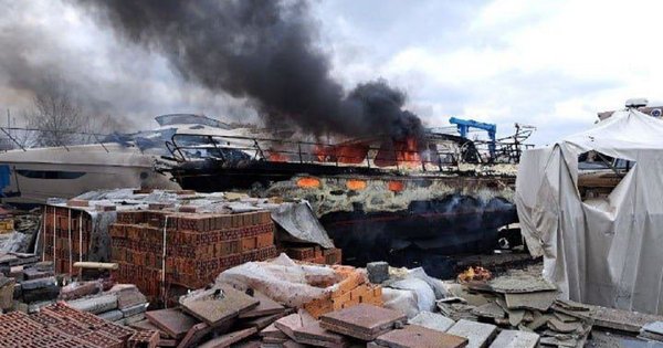 В Нова Каховка изгоря яхт клуб, в който почиваха руски офицери